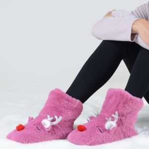 Yelete Ladies Pink Reindeer Slippers Booties NWT Size M/L – Size 8-14